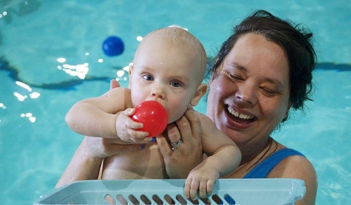 Swimming lesson moment 8